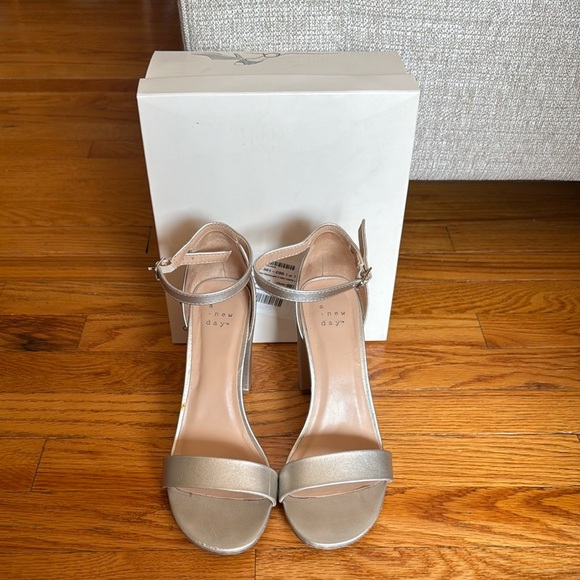 A New Day Champagne Block Heels - Picture 2 of 8